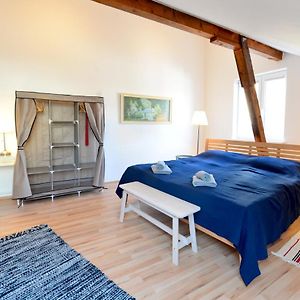 House With Courtyard & Parking Close To Stadtpark
